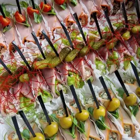 Бокс рулетиков из ветчины