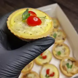 Тарталетки с помидорами и брынзой, 10 шт.