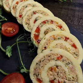 Сырный рулет с ветчинным муссом