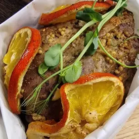 Свинина запечённая с апельсинами, 0.55 кг.