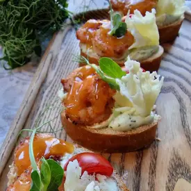 Брускетта с креветкой и сыром, 10 шт.