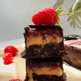 Трехслойный батончик с малиной