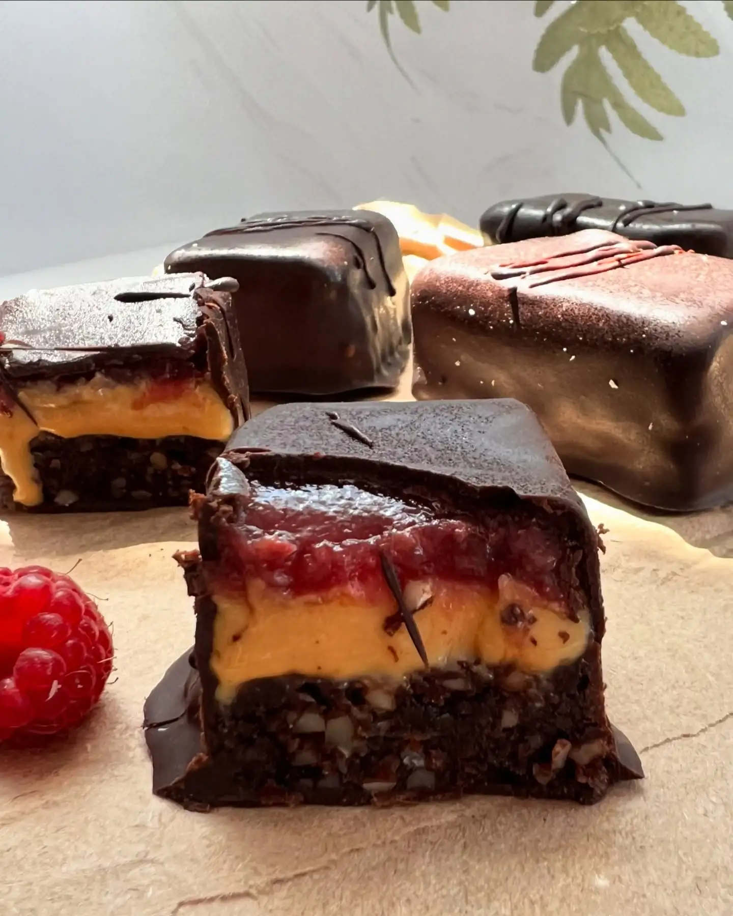 Трехслойный батончик с малиной фото 2