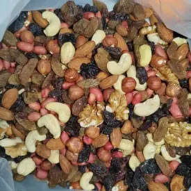 Смесь из орехов и сухофруктов