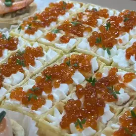 Сырная вафля с икрой