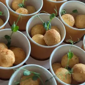 Сырные шарики во фритюре