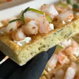 Сырная вафля с креветками