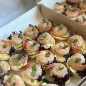 Тарталетка с креветкой