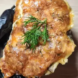 Бедра с грибами под сырной шапкой