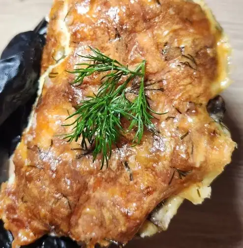 Бедра с грибами под сырной шапкой