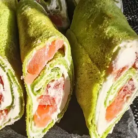 Блинчики с форелью и сливочным сыром