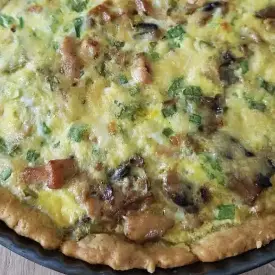 Киш с грибами и курицей