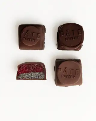 Конфета «Пекан-черная смородина»