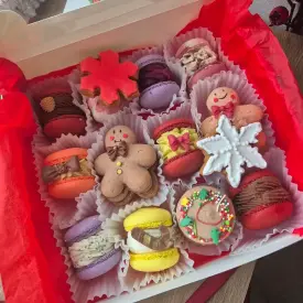 Праздничное ассорти из макарон с домашними пряничками