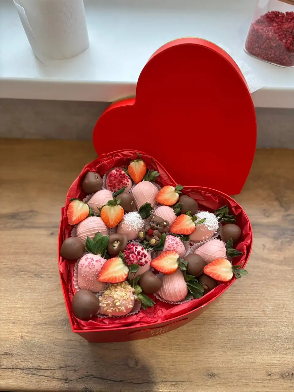 Сердце S с шоколадным мишкой