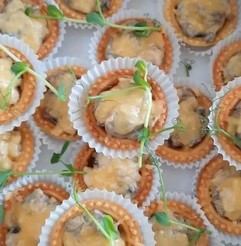 Запеченная тарталетка жульен