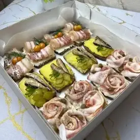 Брускетты на черном хлебе