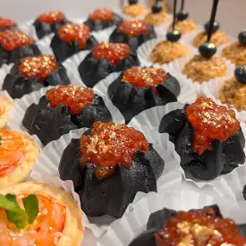 Профитроли с красной икрой