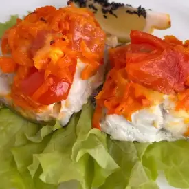 Скумбрия, запечённая с овощами