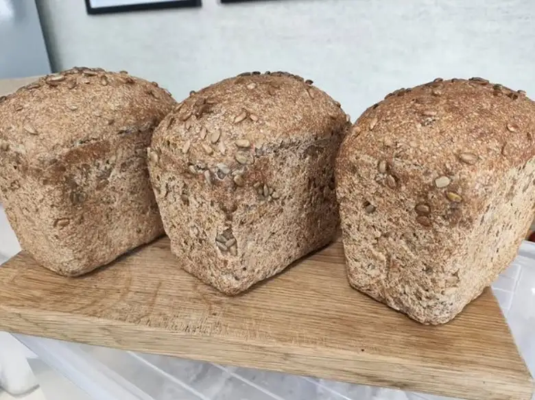 Хлеб пшеничный цельнозерновой с семенами льна