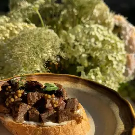 Брускетты с говядиной, 10 шт.