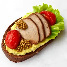 Брускетты с языком, яйцом и хреном, 10шт.