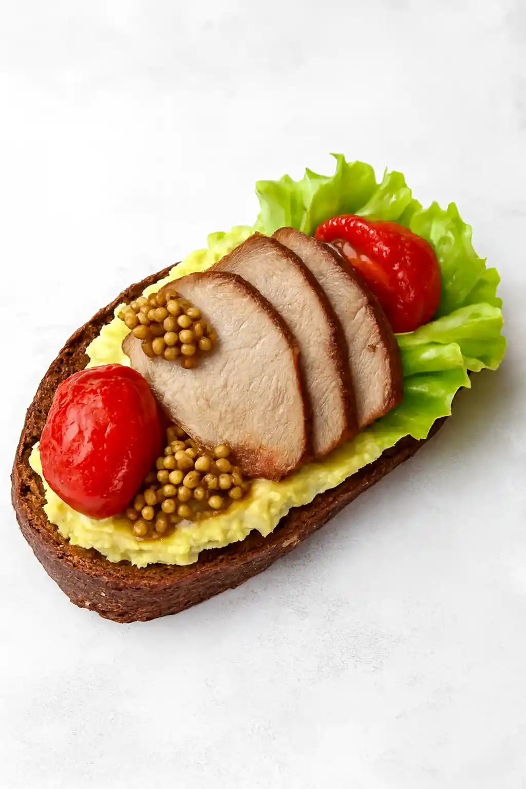 Брускетты с языком, яйцом и хреном, 10шт.