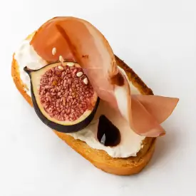 Брускетты с вяленой шейкой и бальзамиком, 10шт.