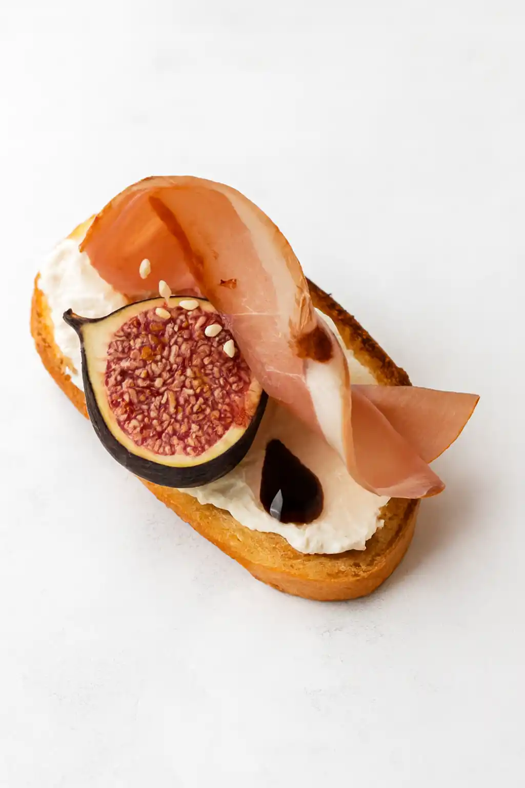 Брускетты с вяленой шейкой и бальзамиком, 10шт.