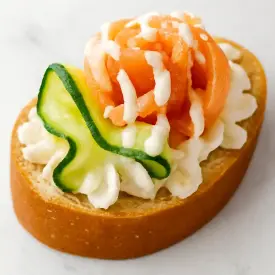 Брускетты с красной рыбой и сливочным кремом, 10шт.