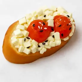 Брускетты с черри, брынзой и соусом табаско, 10шт.