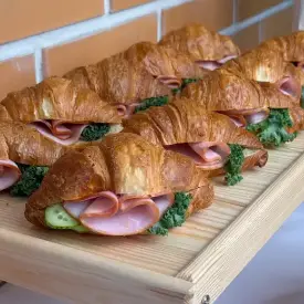 Круассаны с ветчиной