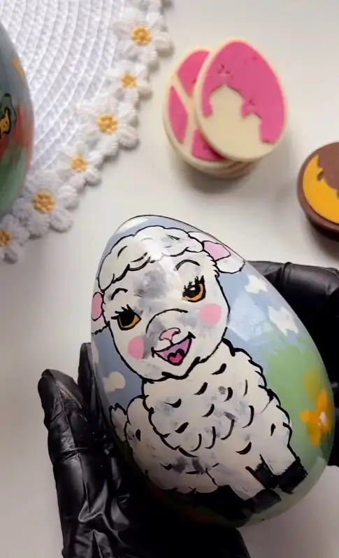 Шоколадное яйцо с ручной росписью фото 2
