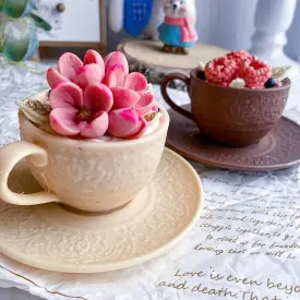 Шоколадная чашка и блюдце