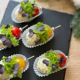 Канапе с куриным чиз-болом