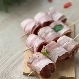 Шашлычок из индейки с беконом