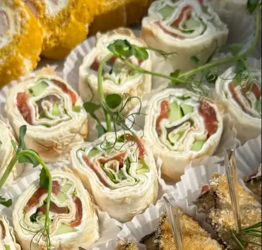 Рулет из лаваша с форелью