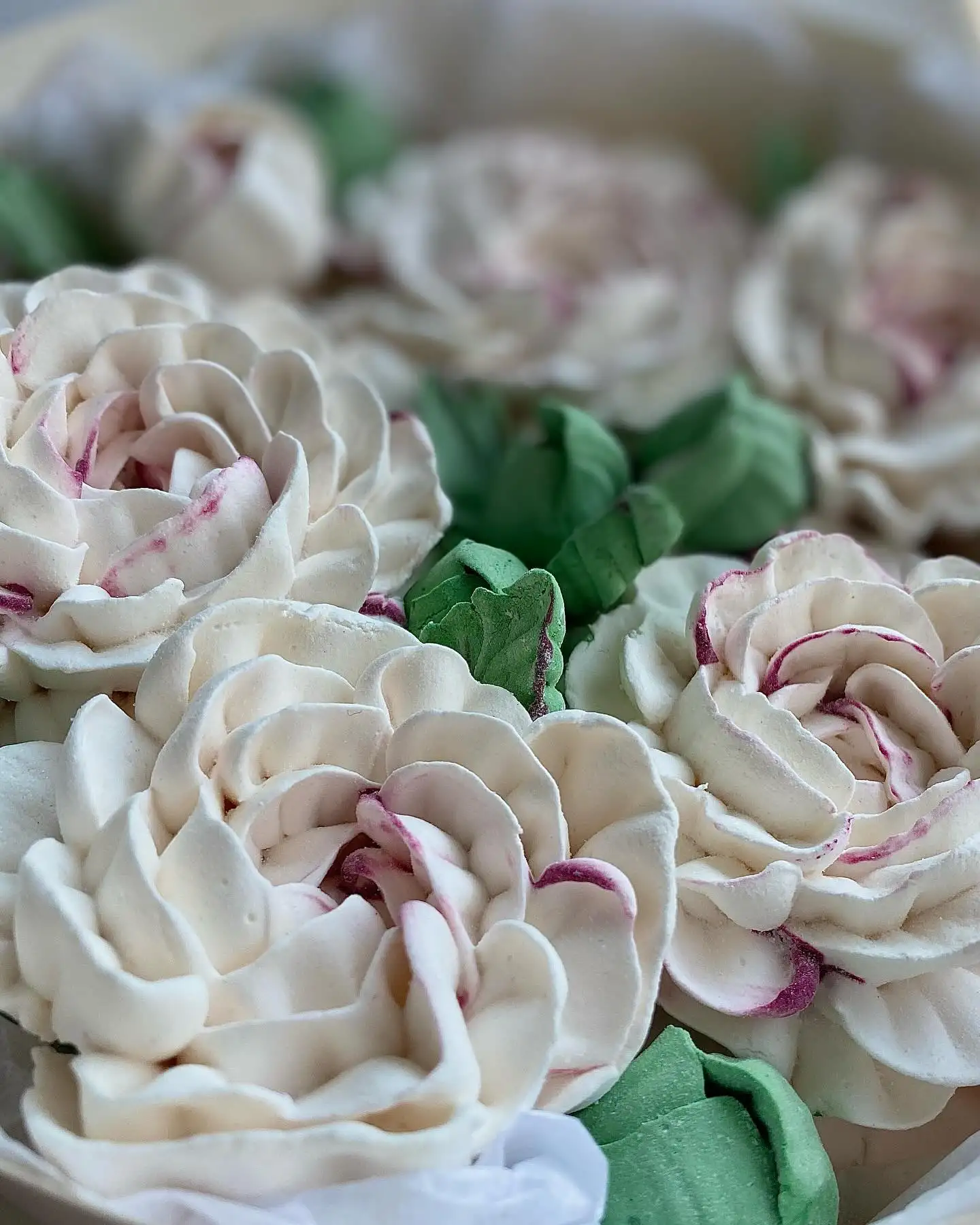 Зефирные цветы в шляпной коробке, 20 см фото 3