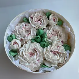 Зефирные цветы в шляпной коробке, 20 см