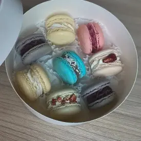 Макарон в шляпной коробке, 8 шт.