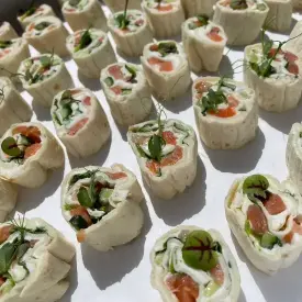 Лососевые рулетики