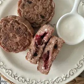 Сырники с вишней и шоколадом