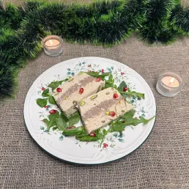 Террин из куриного филе и печени с фисташками