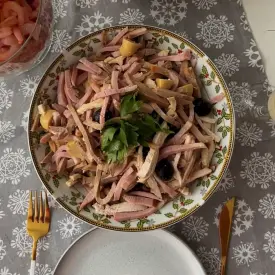 Мясной салат