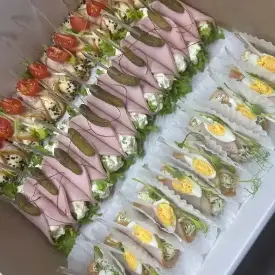 Бокс с рулетами из ветчины