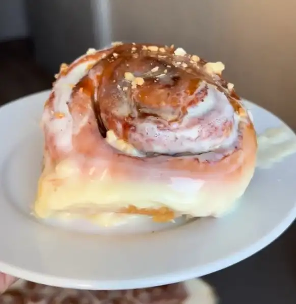 Синабоны со сливочным кремом и карамелью