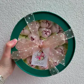 Зефирные цветы в круглой коробке, 16 см