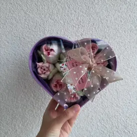Зефирные цветы в коробке-сердце S