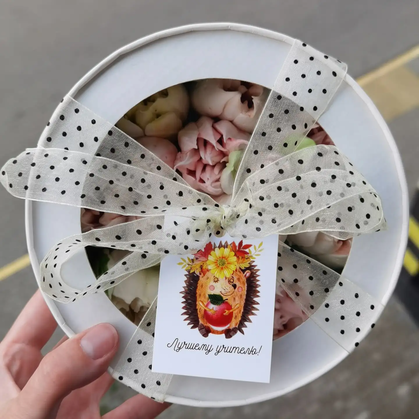 Зефирные цветы в круглой коробке, 20 см фото 2