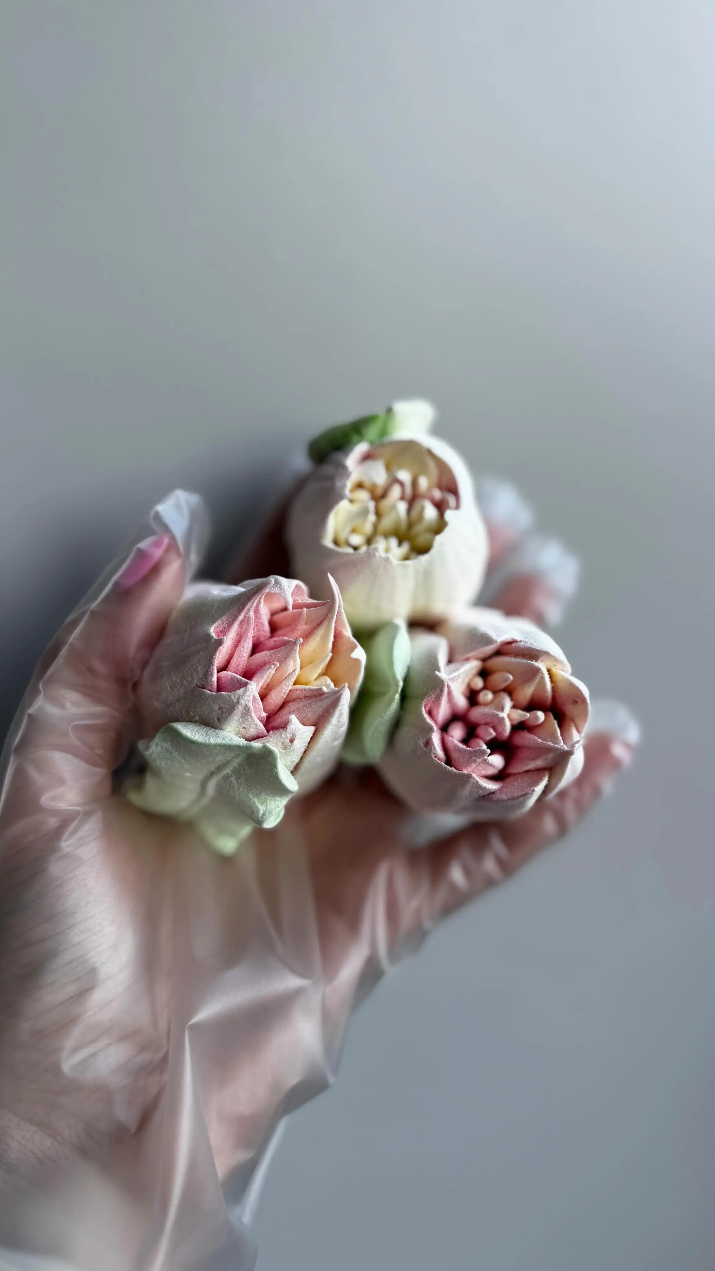 Зефирные цветы в круглой коробке, 25 см фото 3